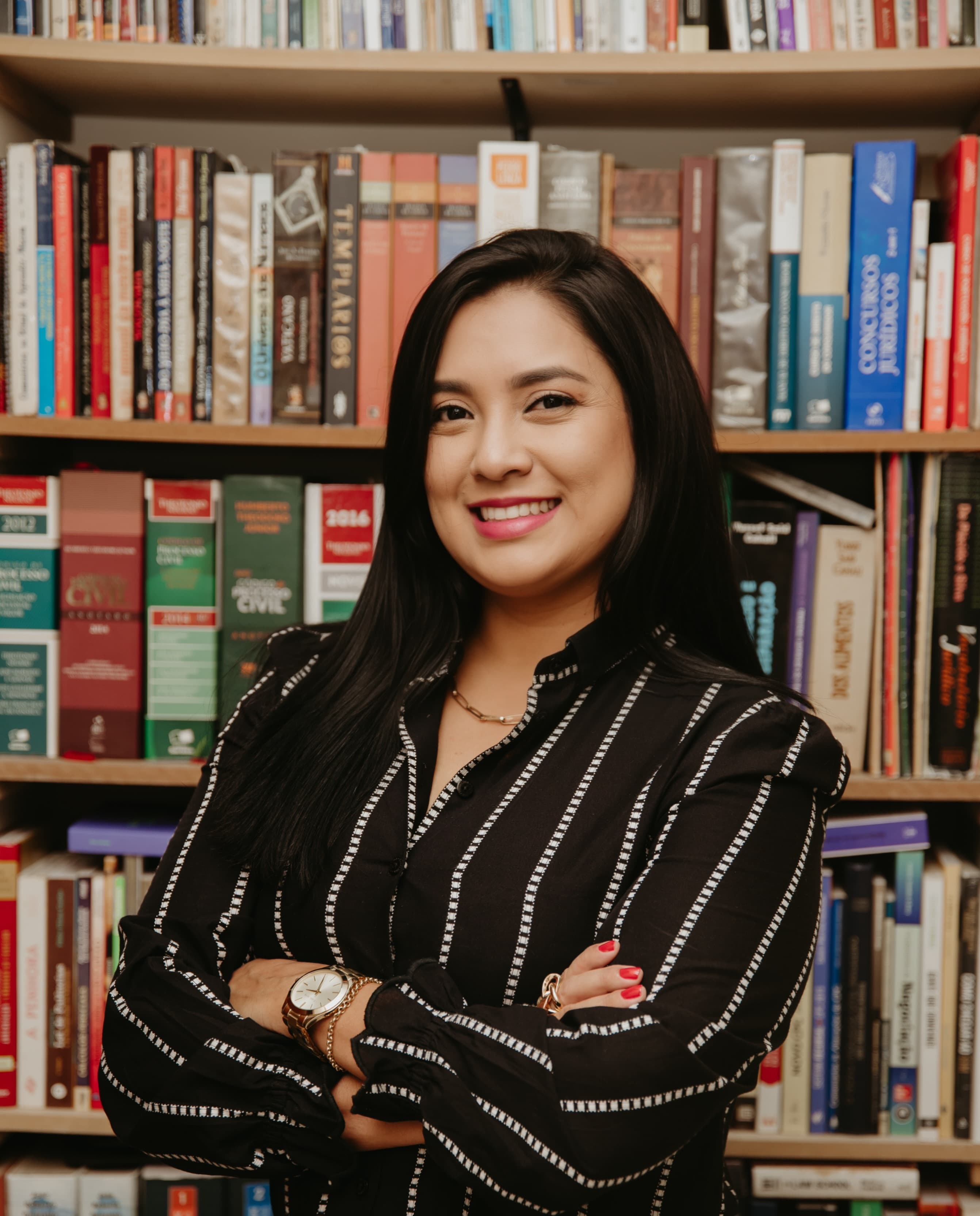 Foto profissional da Dra. Nayara Fausto